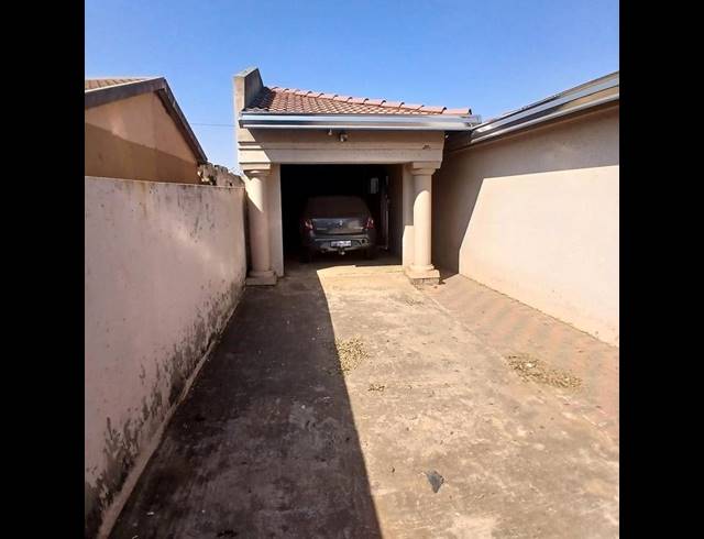 2 BEDROOM HOUSE FOR SALE IN TOKOZA